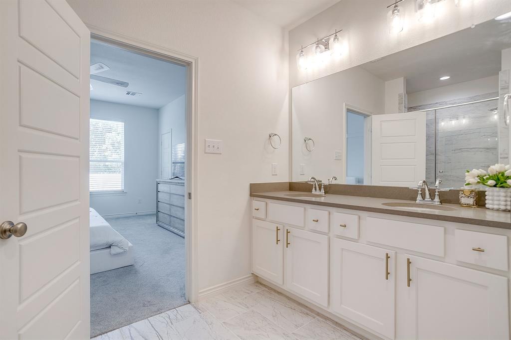 2829 Stanley Avenue Fort Worth, TX 76110 - Photo 21 of 40 a bathroom with a sink and mirror