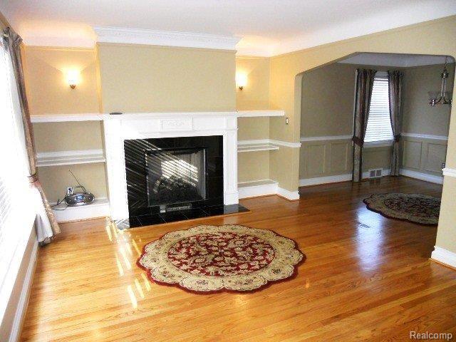 9723 Rosedale Boulevard Allen Park, MI 48101 - Photo 2 of 33 Living Room.JPG