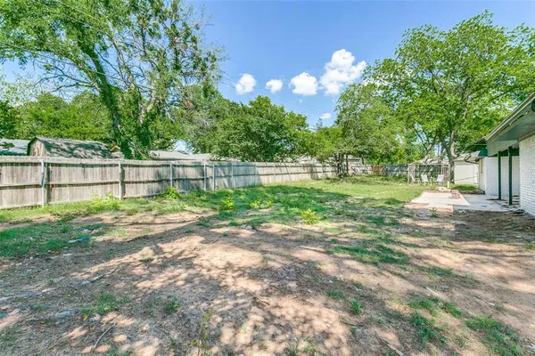 $359,900 | 933 Charleston Court, Bedford, TX 76022