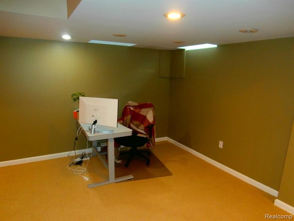 37642 Eight Mile Road Farmington Hills, MI 48167 - Photo 15 of 25