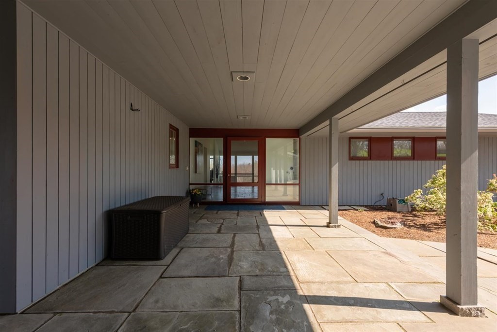 590 S Road Holden, MA 01520 - Photo 4 of 40 Gallery Image 4