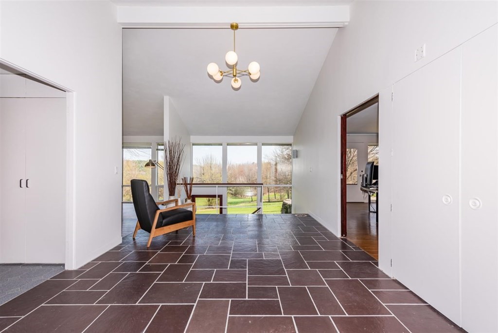 590 S Road Holden, MA 01520 - Photo 5 of 40 Gallery Image 5