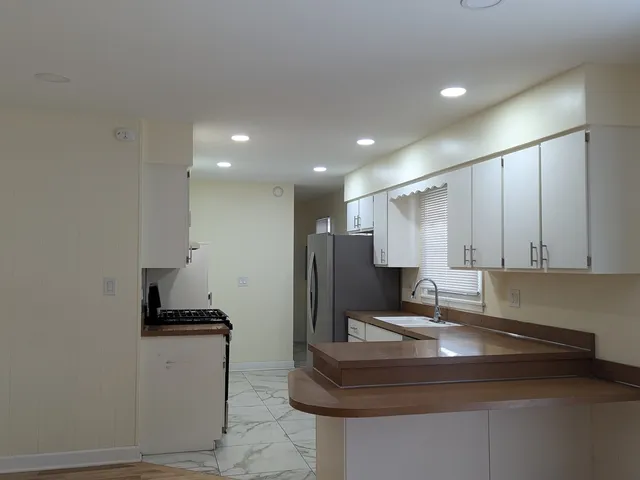 $2,705 | 94 Jf Kennedy Boulevard, Elk Grove Village, IL 60007