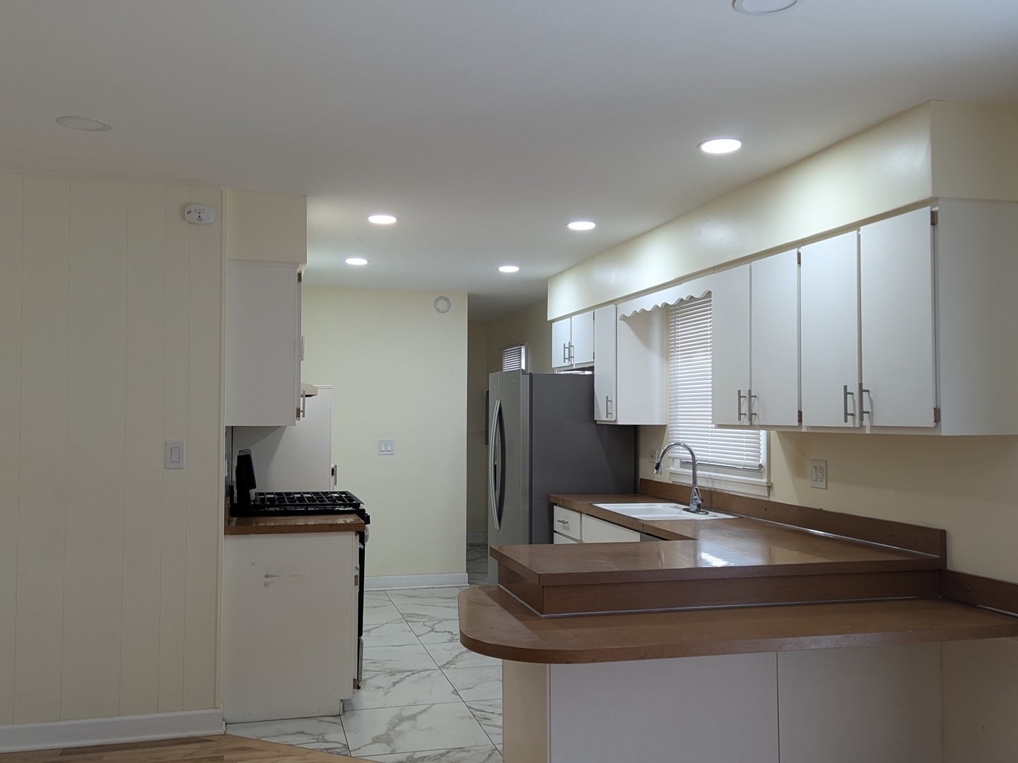 94 Jf Kennedy Boulevard Elk Grove Village, IL 60007 - Photo 2 of 10