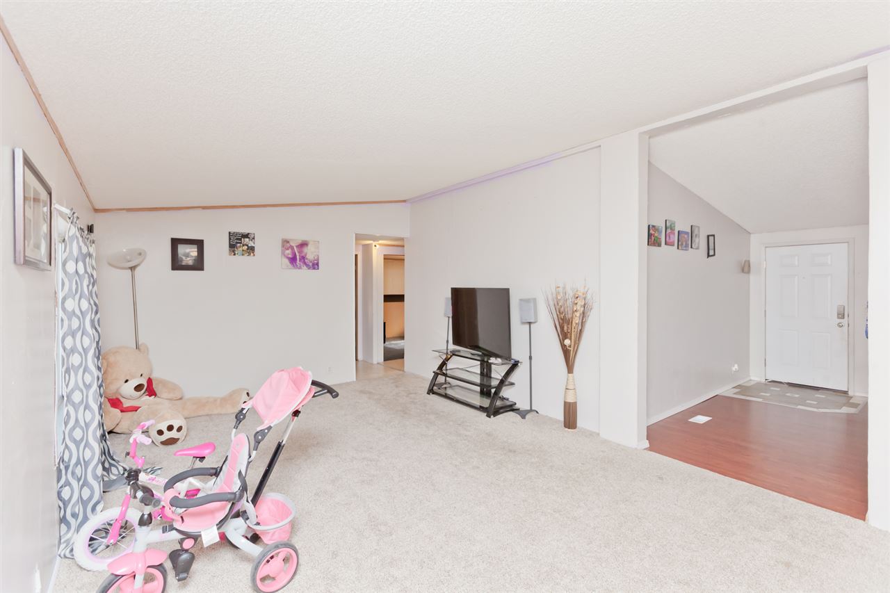 424 32 Road, Unit 292 Clifton, CO 81520 - Photo 13 of 35 a bedroom with a bed and a window