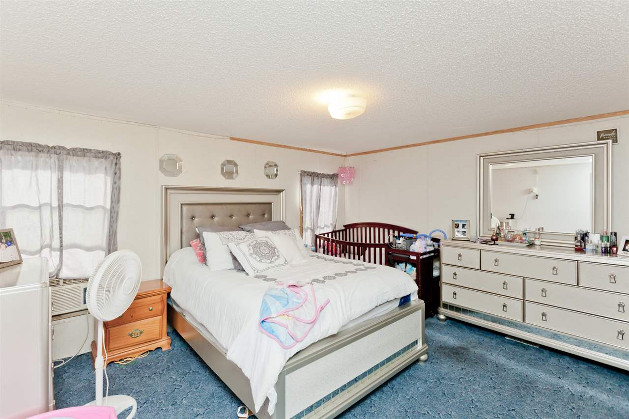 424 32 Road, Unit 292 Clifton, CO 81520 - Photo 15 of 35 a bedroom with a bed and a dresser