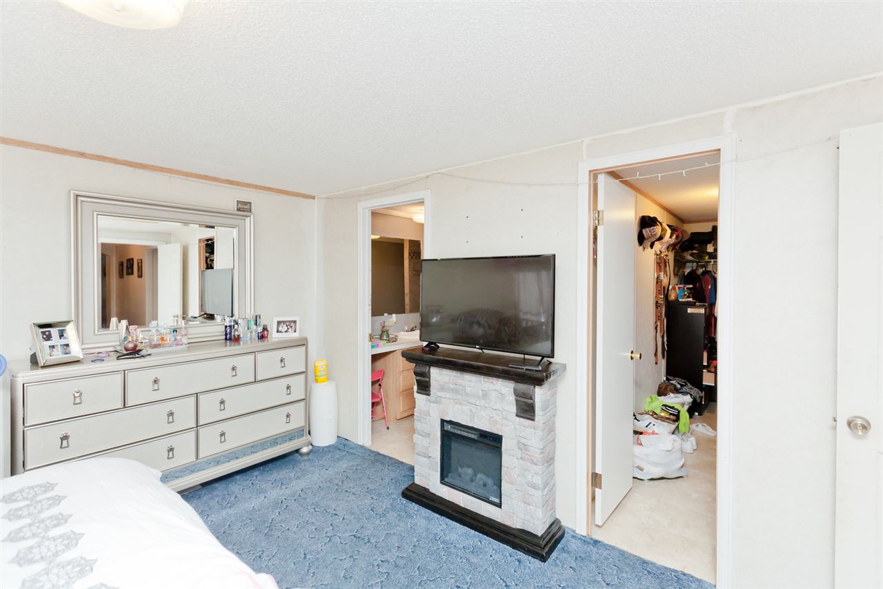 424 32 Road, Unit 292 Clifton, CO 81520 - Photo 17 of 35 a room with furniture and a flat screen tv