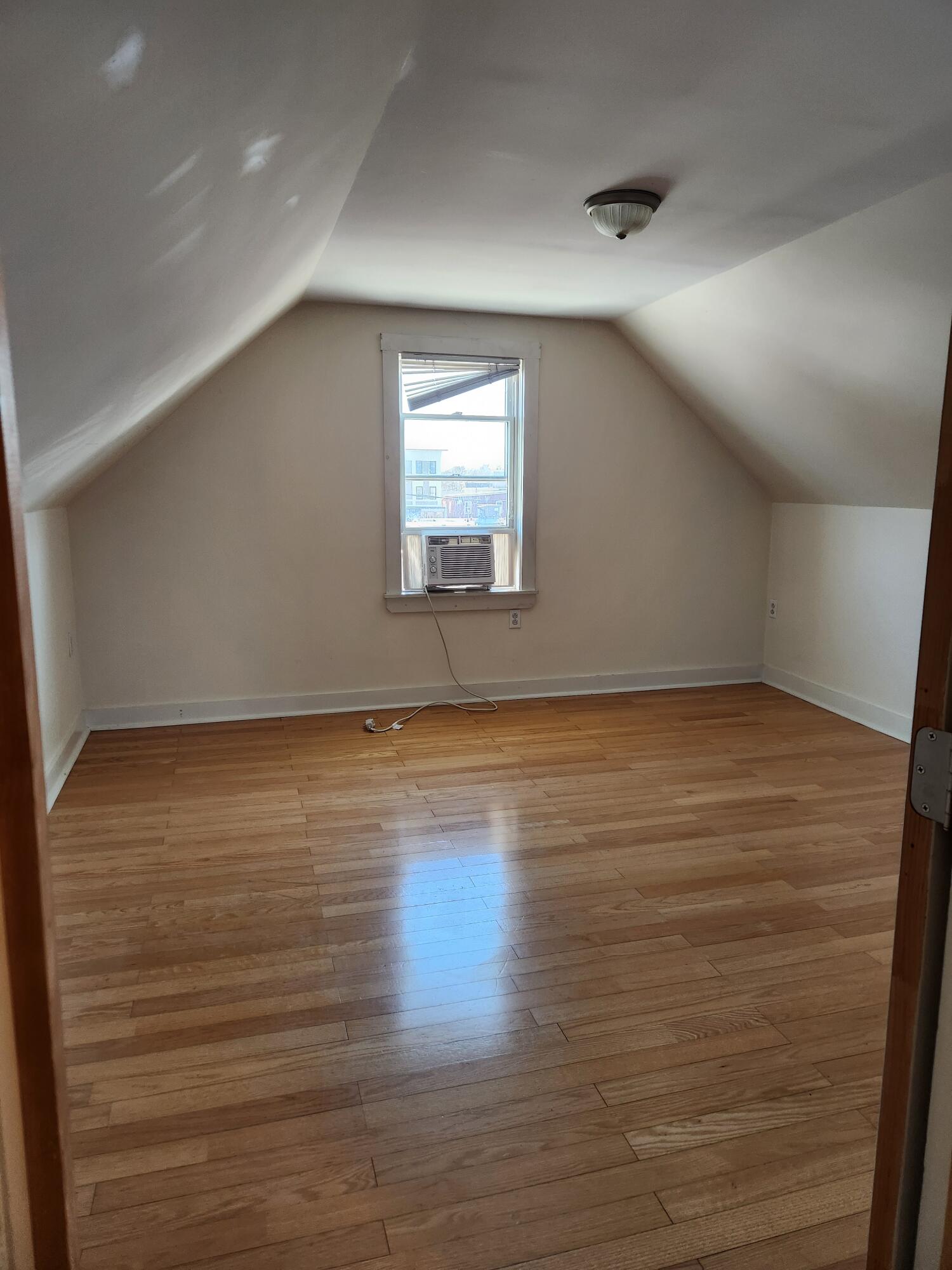 11 Center Street Brunswick, ME 04011 - Photo 19 of 35 20250414_154423