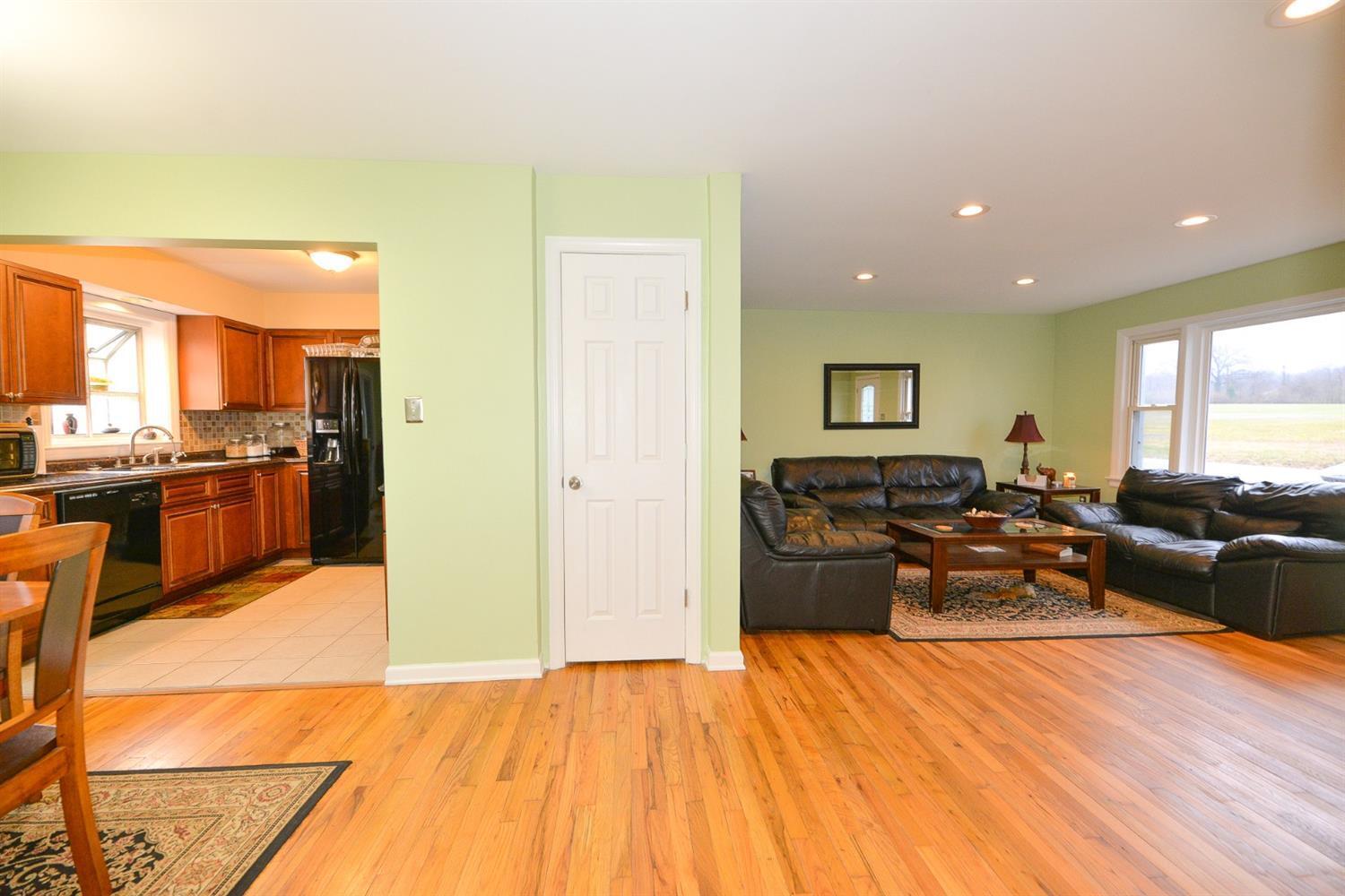 4392 Aicholtz Road Cincinnati, OH 45245 - Photo 12 of 32 Gallery Image 12