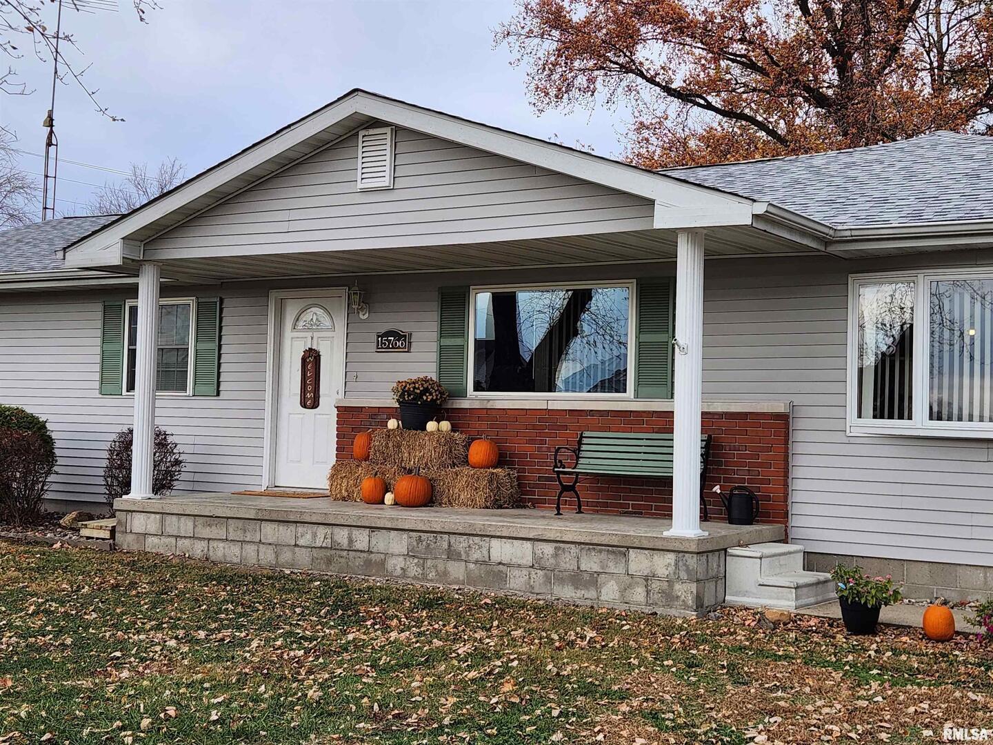 15766 East Tilton Road Ina, IL 62846 - Photo 4 of 59 a front view of a house with patio
