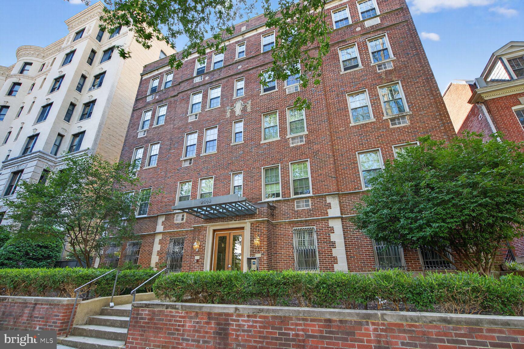 2010 Kalorama Road Northwest, Unit 506 Washington, DC 20009 - Photo 21 of 22 a front view of a multi story building