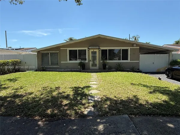 $3,100 | 1010 North 74th Way, Hollywood, FL 33024
