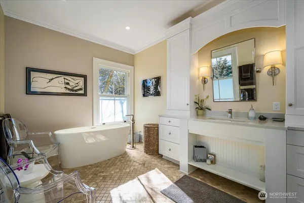 $4,745,000 | 4200 Washington Avenue, Seattle, WA 98199