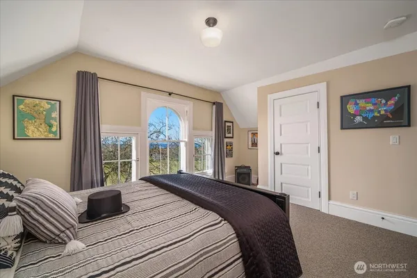 $4,745,000 | 4200 Washington Avenue, Seattle, WA 98199