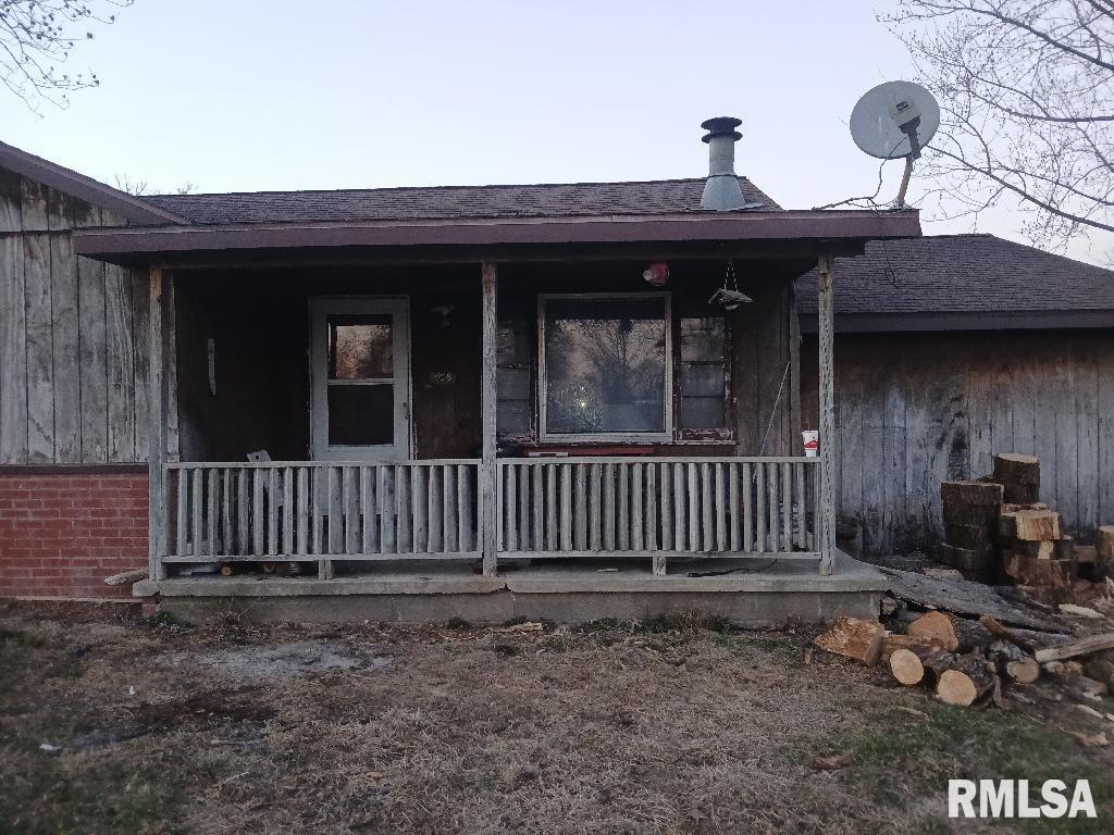 958 Kinmundy Road Louisville, IL 62858 - Photo 1 of 30