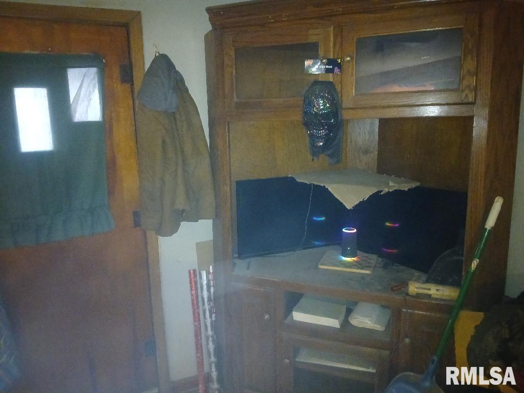 958 Kinmundy Road Louisville, IL 62858 - Photo 14 of 30