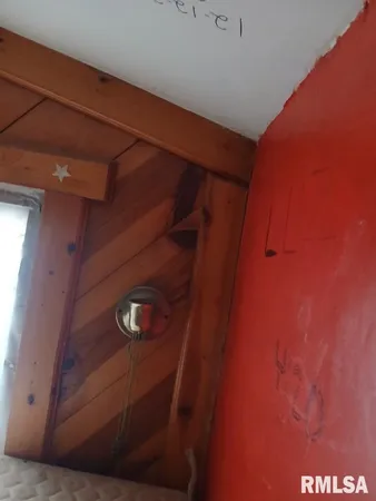 $50,000 | 958 Kinmundy Road, Louisville, IL 62858