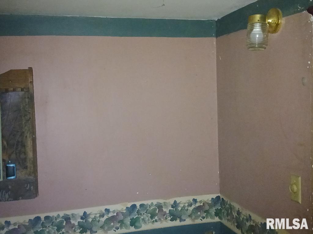 958 Kinmundy Road Louisville, IL 62858 - Photo 20 of 30