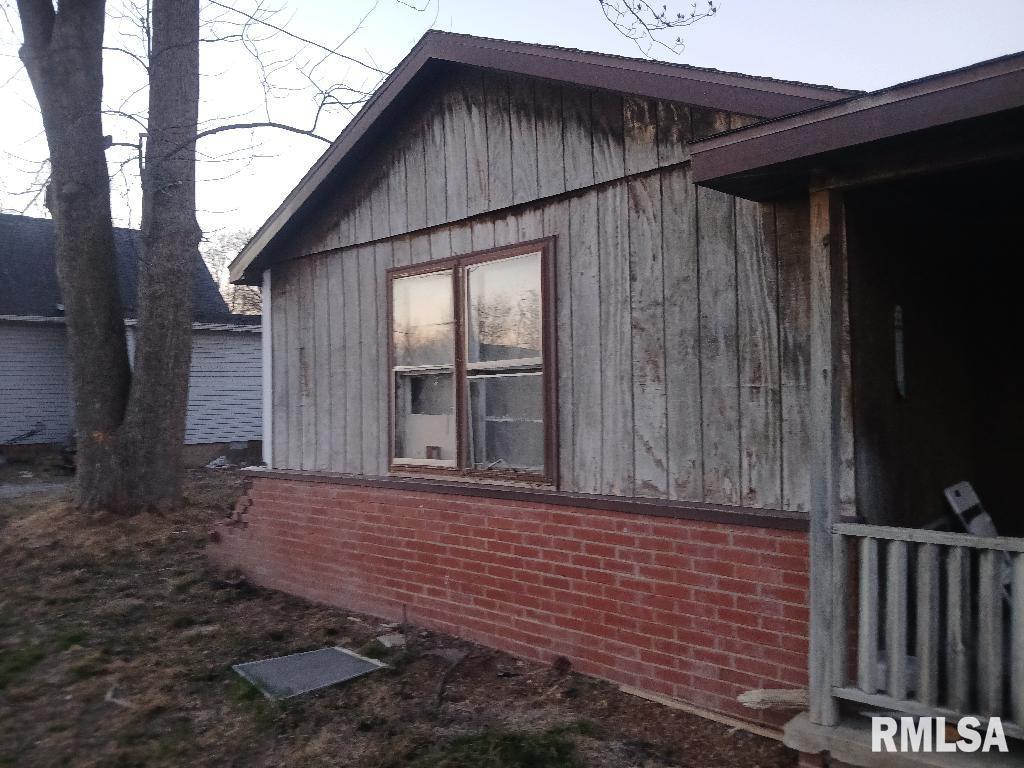 958 Kinmundy Road Louisville, IL 62858 - Photo 2 of 30