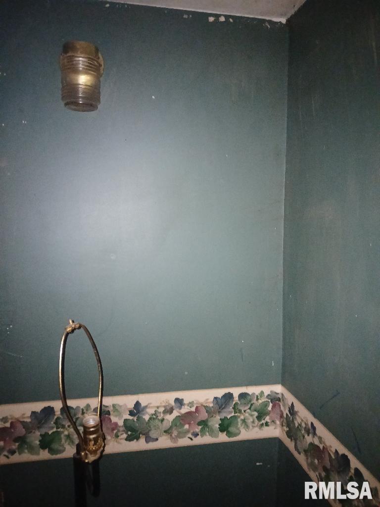 958 Kinmundy Road Louisville, IL 62858 - Photo 21 of 30