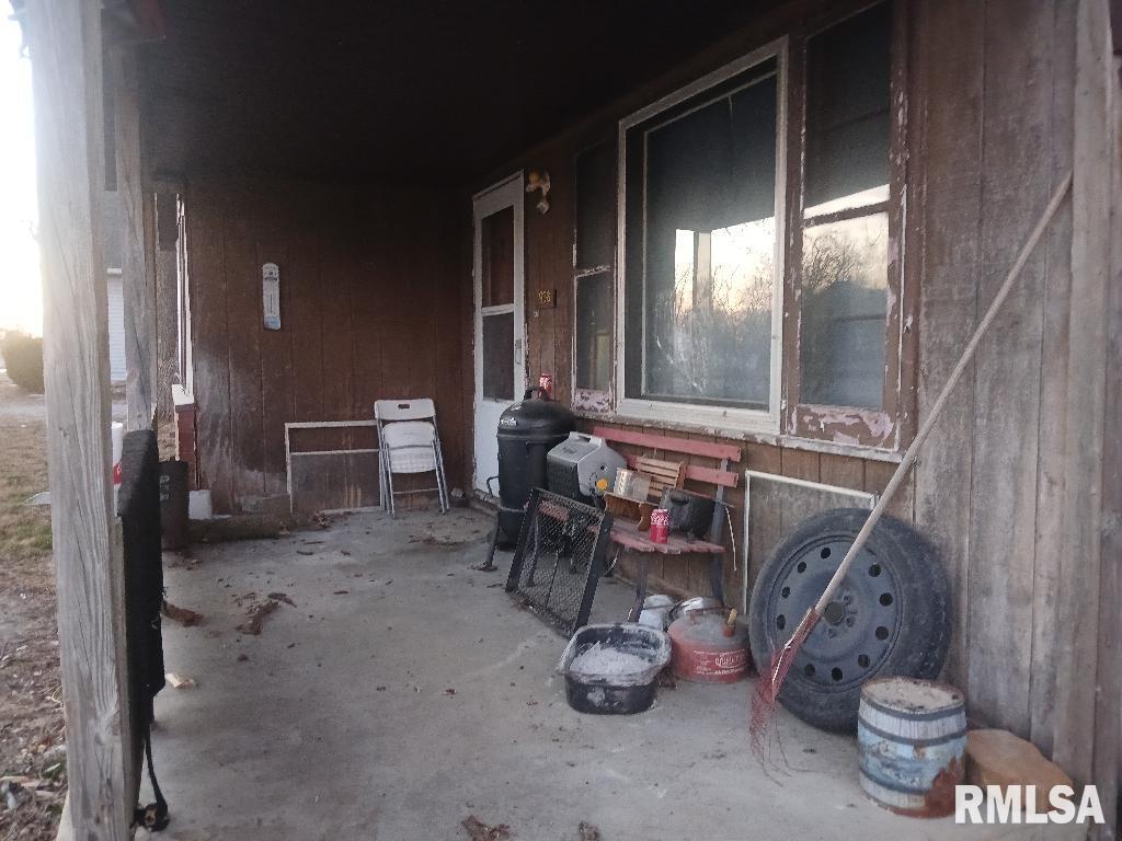 958 Kinmundy Road Louisville, IL 62858 - Photo 5 of 30