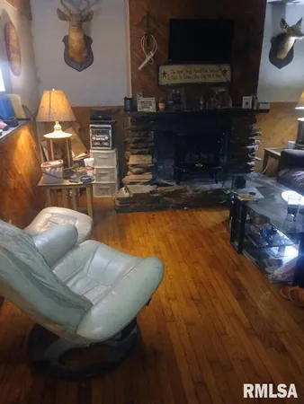 $50,000 | 958 Kinmundy Road, Louisville, IL 62858
