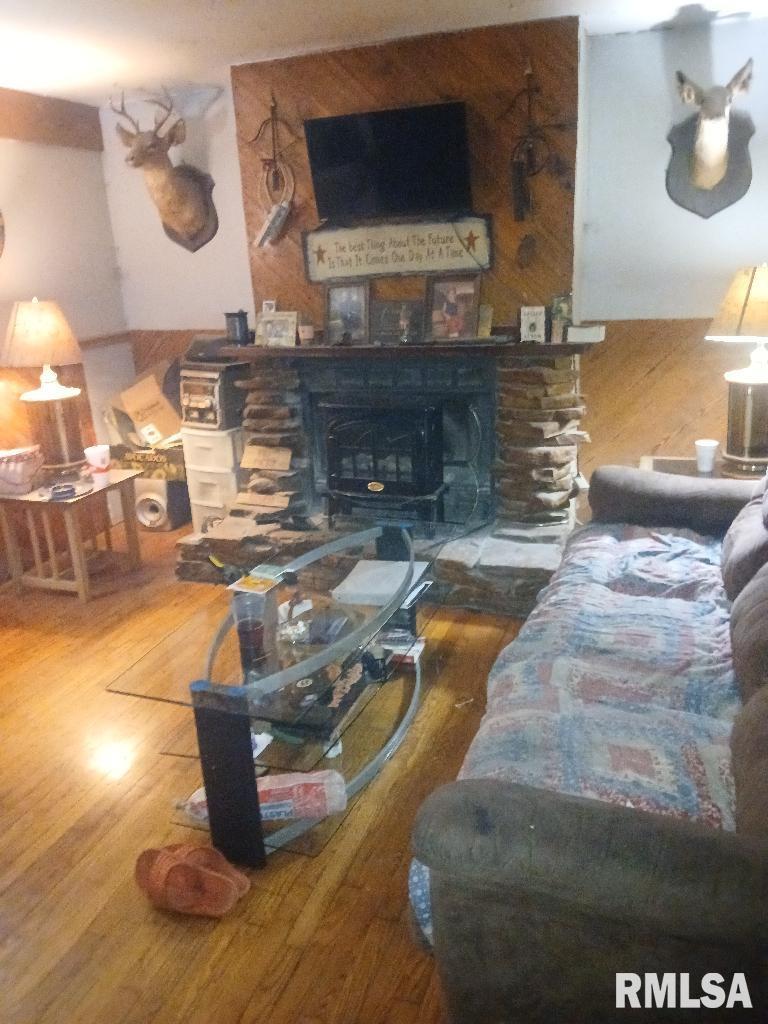 958 Kinmundy Road Louisville, IL 62858 - Photo 8 of 30