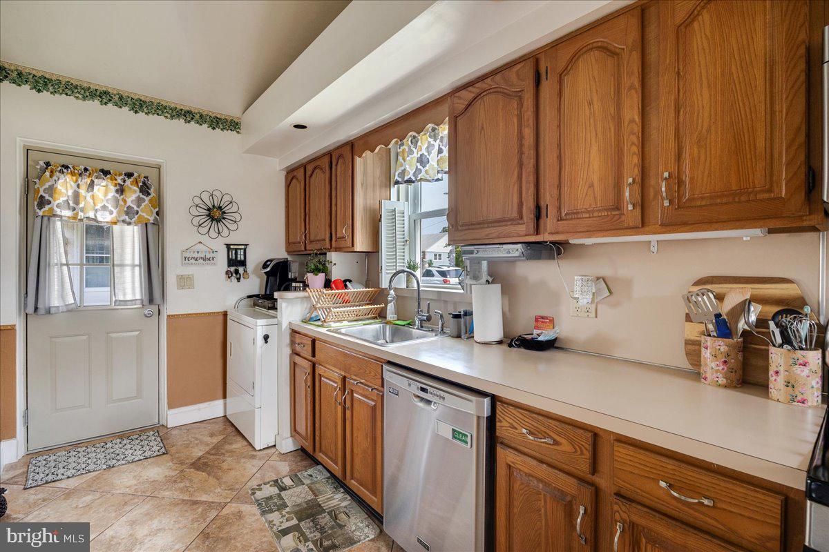 9242 Annapolis Road Philadelphia, PA 19114 - Photo 13 of 27 Gallery Image 13