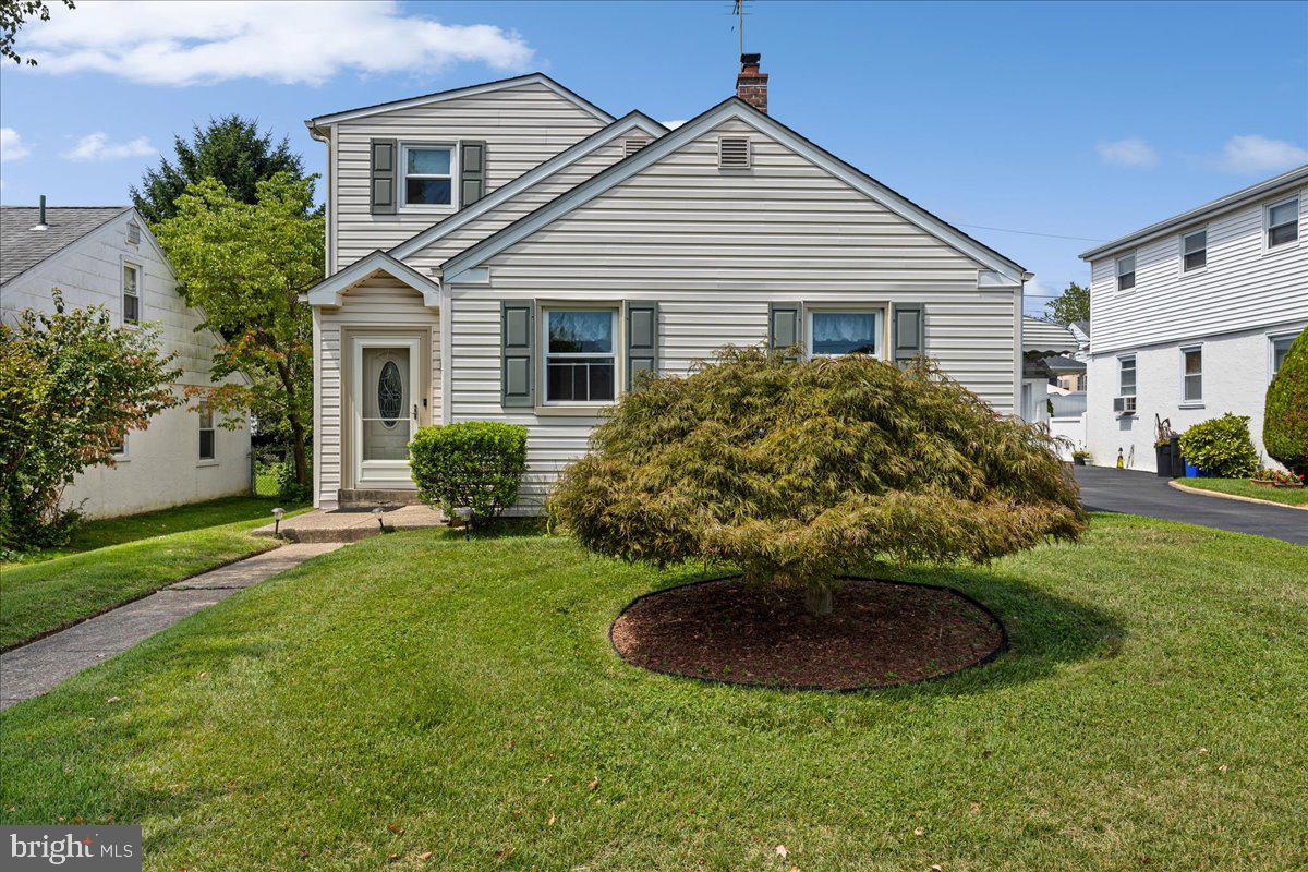 9242 Annapolis Road Philadelphia, PA 19114 - Photo 2 of 27 Gallery Image 2