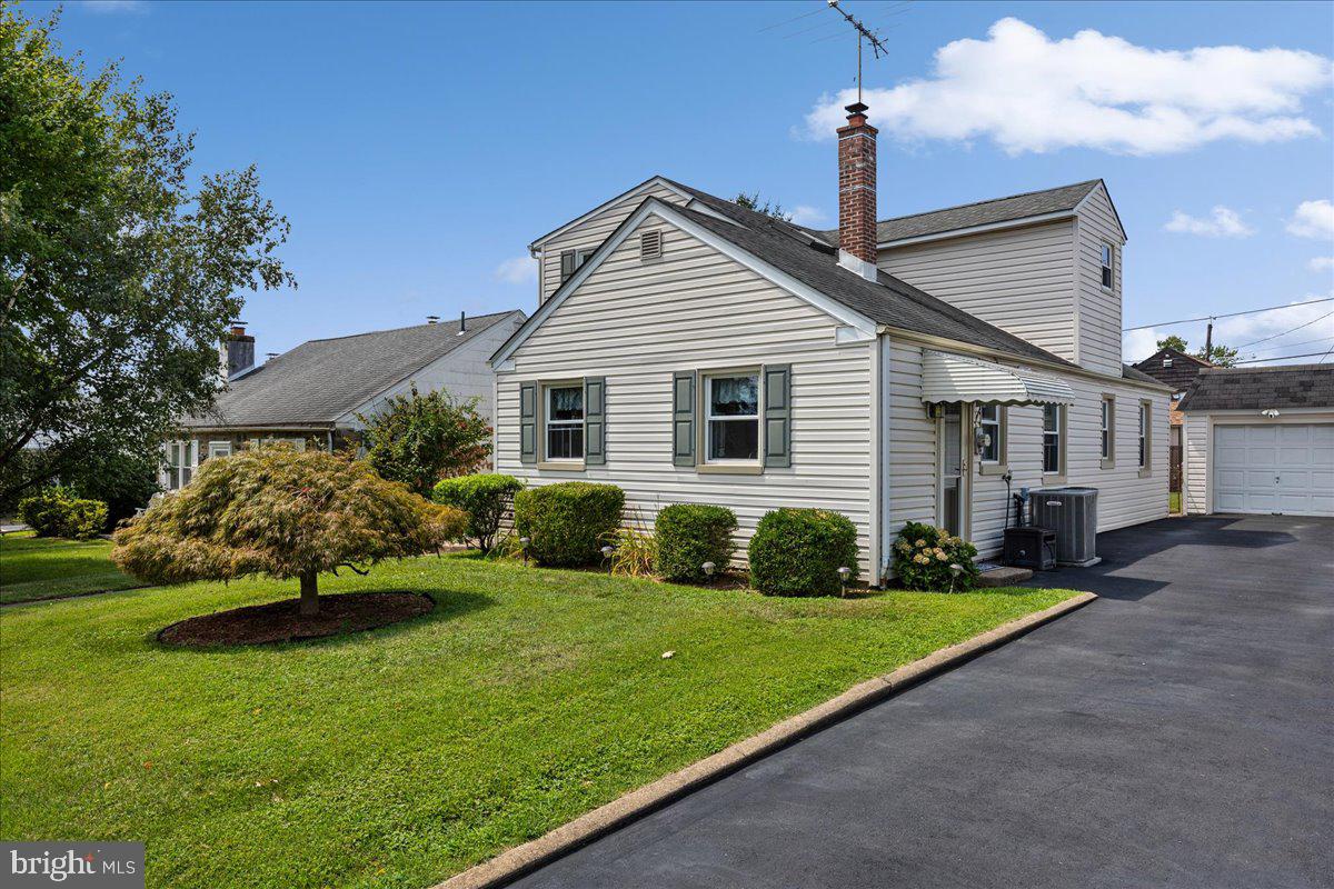 9242 Annapolis Road Philadelphia, PA 19114 - Photo 3 of 27 Gallery Image 3