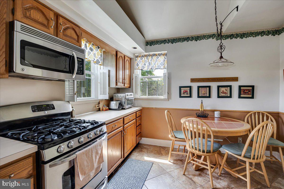 9242 Annapolis Road Philadelphia, PA 19114 - Photo 10 of 27 Gallery Image 10