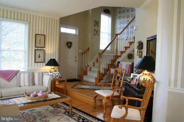 1523 Ringe Drive Severn, MD 21144 - Photo 7 of 23 Living Room