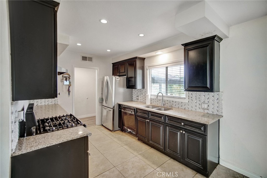 2424 Central Avenue Riverside, CA 92506 - Photo 15 of 44