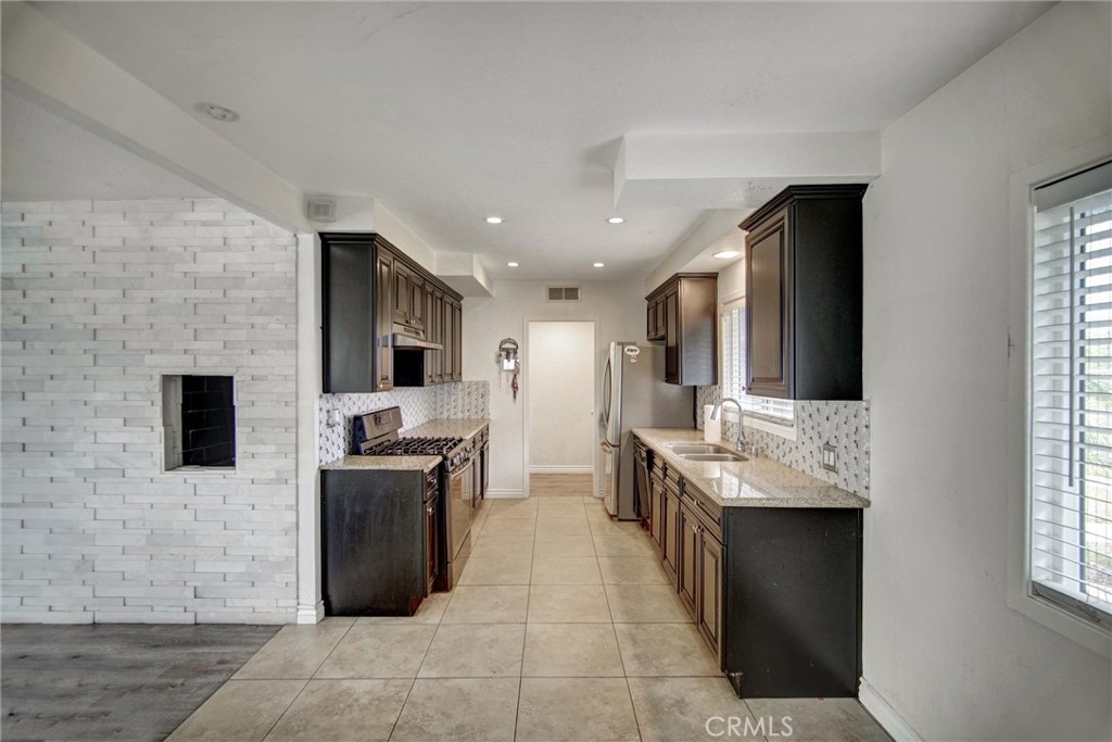 2424 Central Avenue Riverside, CA 92506 - Photo 16 of 44