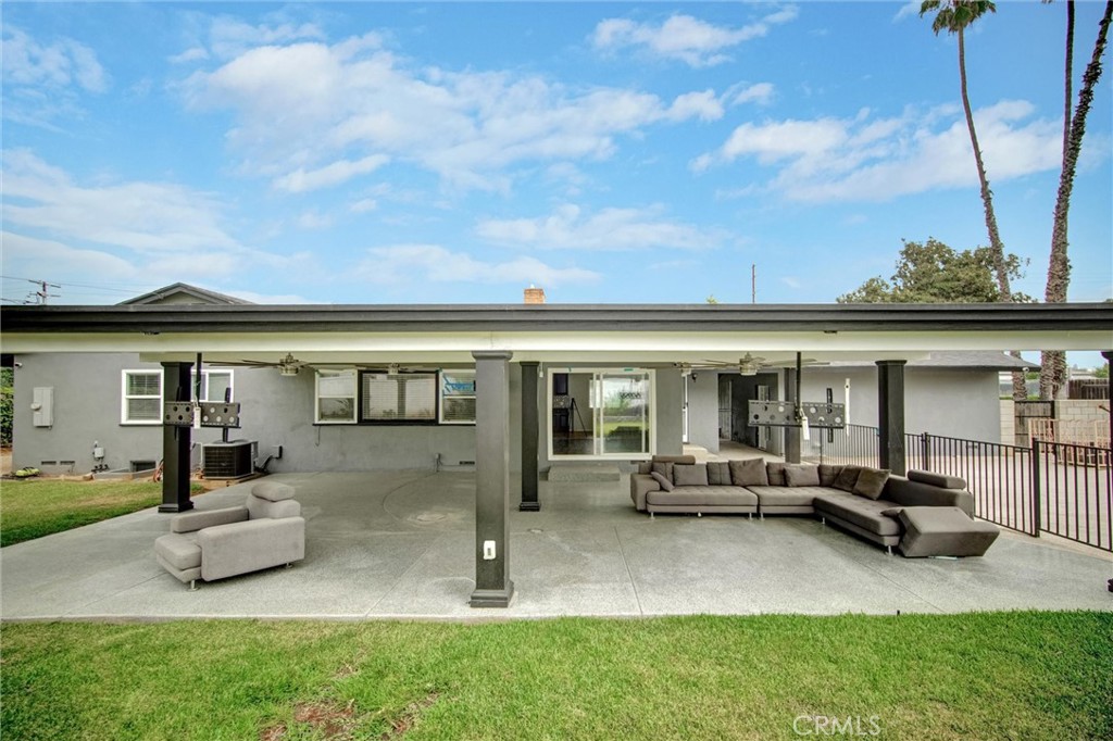 2424 Central Avenue Riverside, CA 92506 - Photo 37 of 44