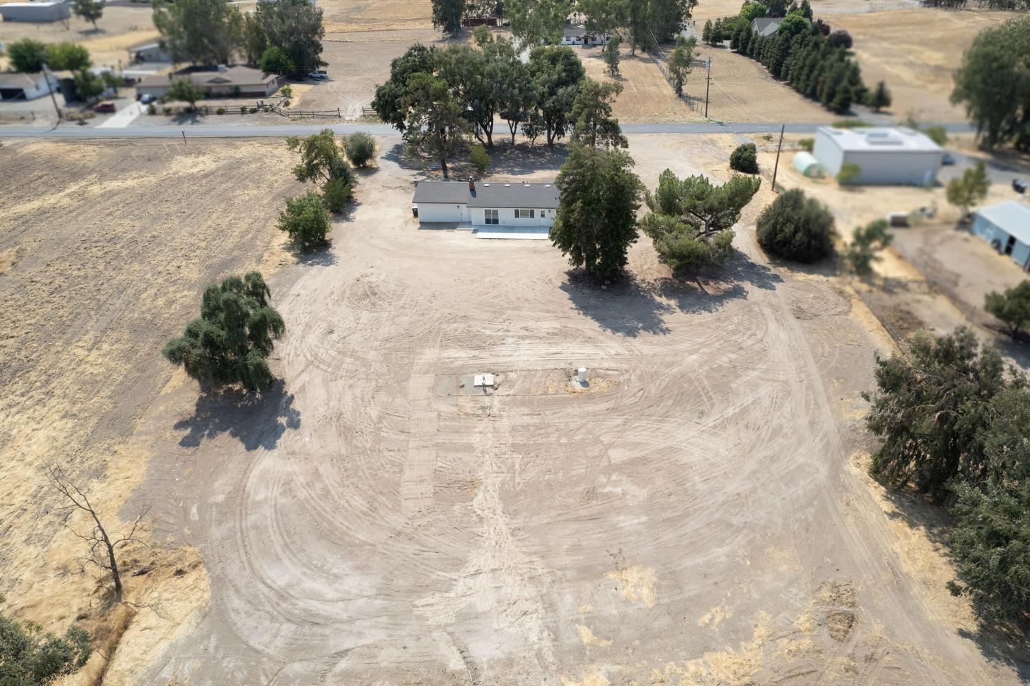 16715 Monreal Road Madera, CA 93636 - Photo 29 of 39 a view of a backyard of the house