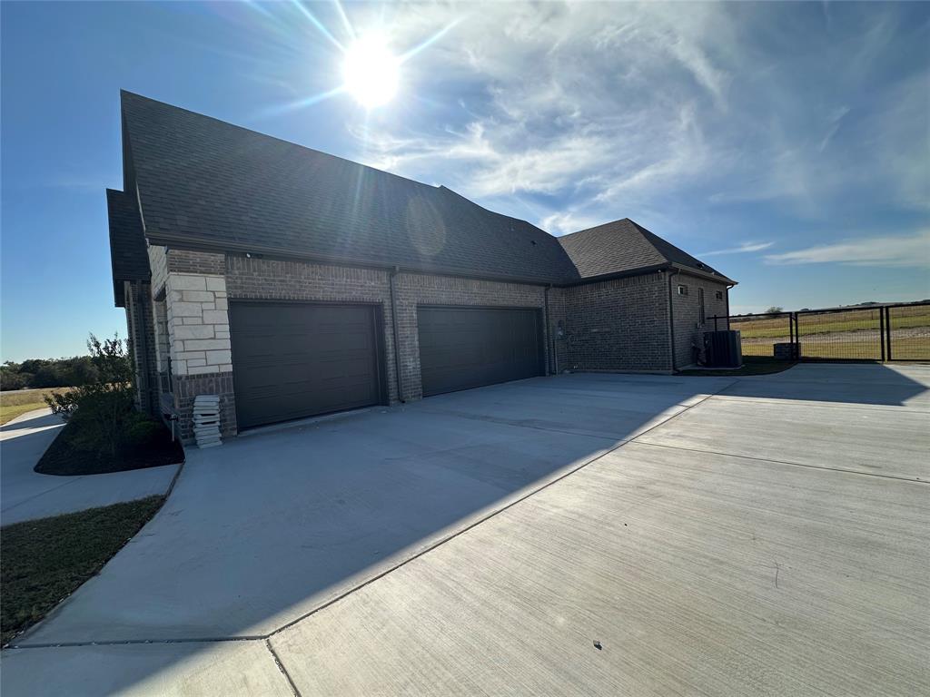 116 Blackstar Lane Decatur, TX 76234 - Photo 4 of 33