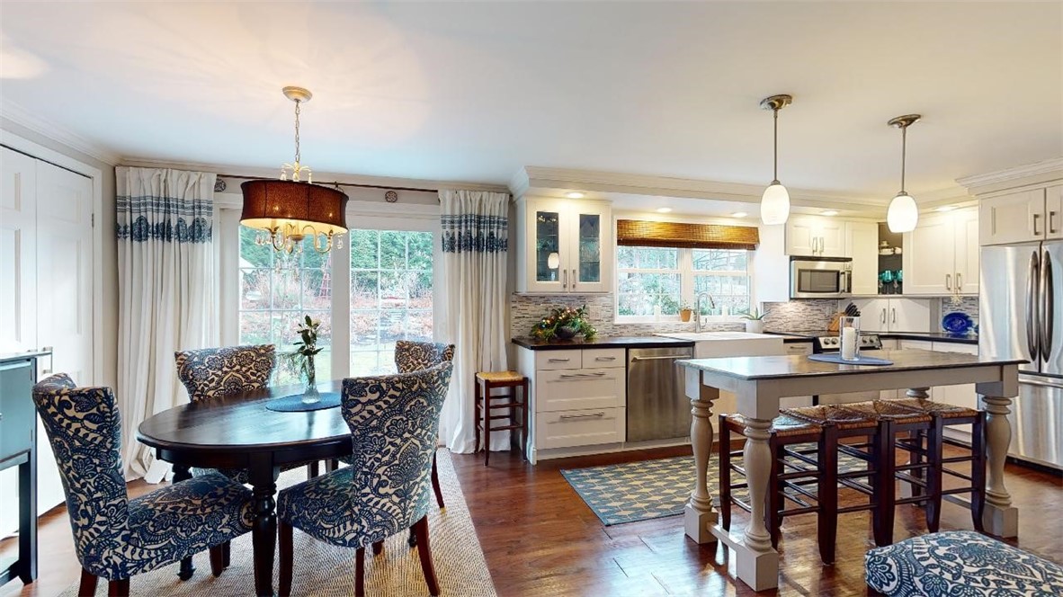 28 Springdale Road South Kingstown, RI 02881 - Photo 2 of 44 Gallery Image 2