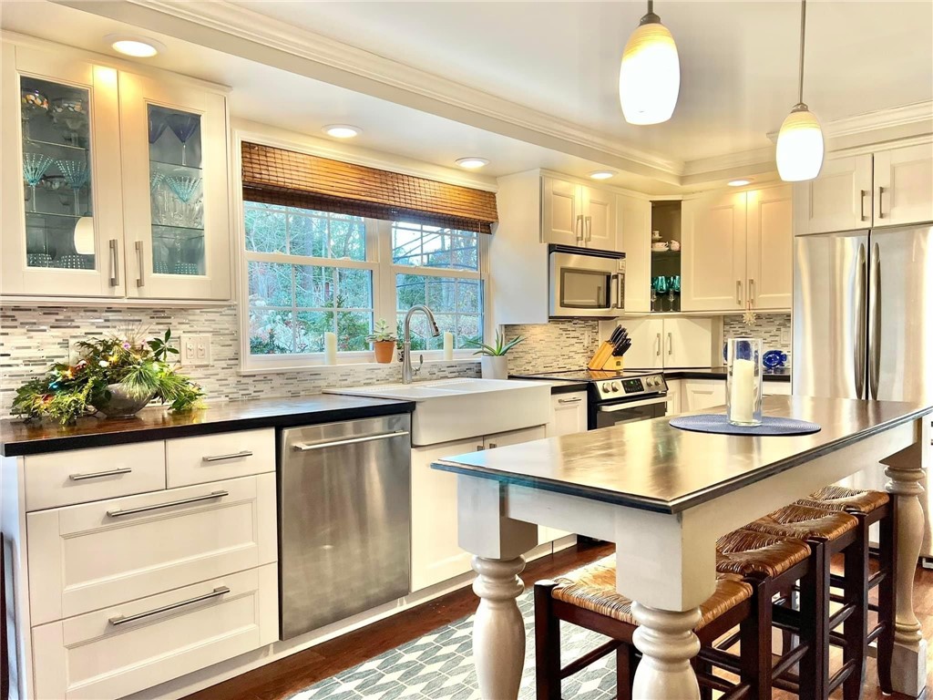 28 Springdale Road South Kingstown, RI 02881 - Photo 3 of 44 Gallery Image 3