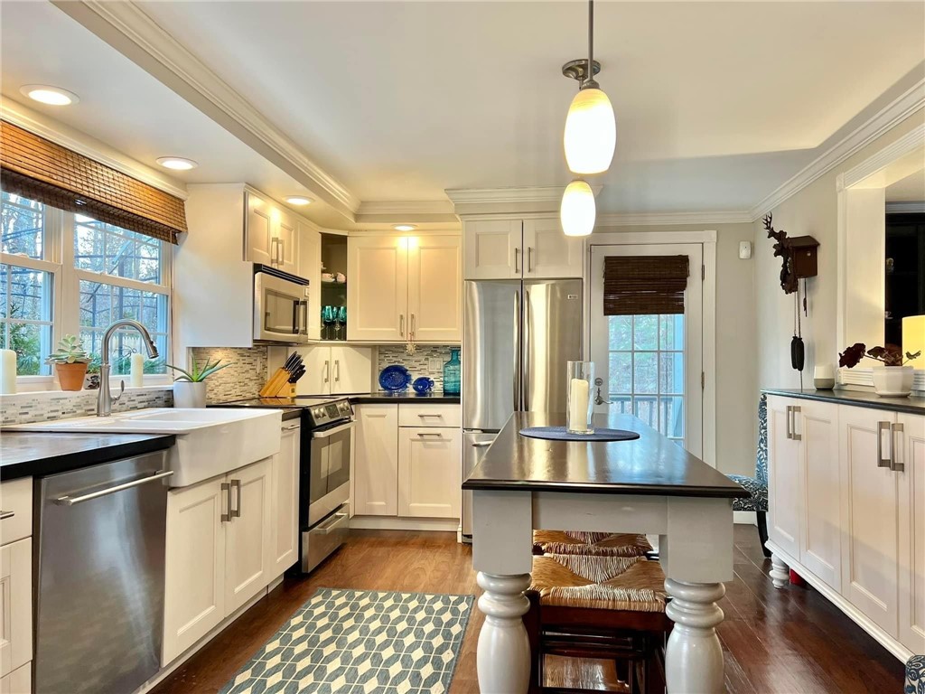 28 Springdale Road South Kingstown, RI 02881 - Photo 4 of 44 Gallery Image 4