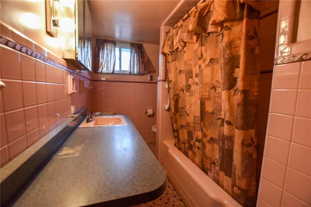 2852 Leechburg Road Lower Burrell, PA 15068 - Photo 7 of 12 Bath