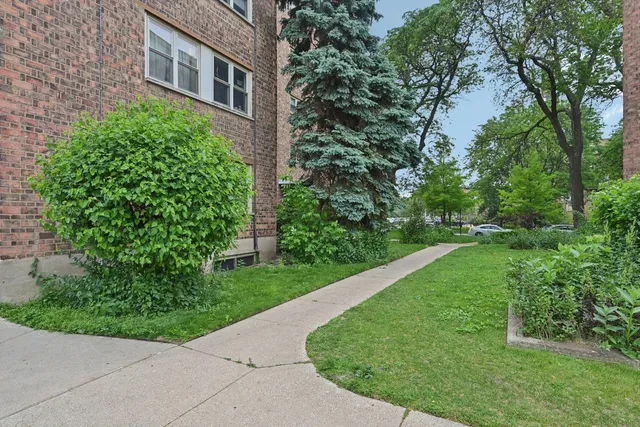 $295,000 | 2142 West Rosemont Avenue, Unit 1A, Chicago, IL 60659