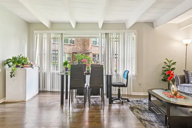 $295,000 | 2142 West Rosemont Avenue, Unit 1A, Chicago, IL 60659