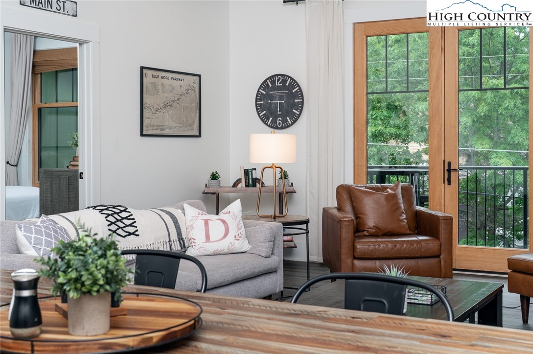 1150 Main Street, Unit DOGWOOD Blowing Rock, NC 28605 - Photo 8 of 26 a living room with furniture and a large window