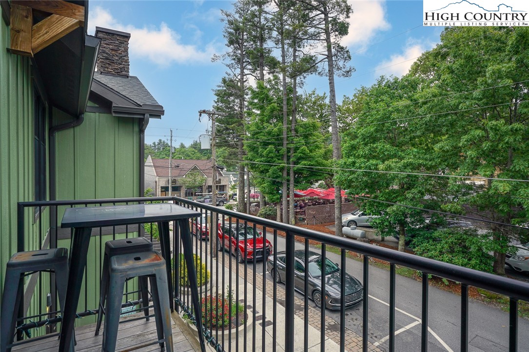 1150 Main Street, Unit DOGWOOD Blowing Rock, NC 28605 - Photo 9 of 26 a view of a balcony with an outdoor space