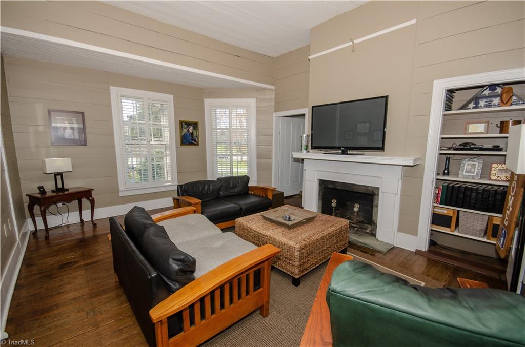 1106 Skeet Club Road High Point, NC 27265 - Photo 7 of 30 Gallery Image 7