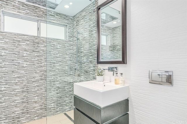 $3,425,000 | 1130 Santiago Drive, Newport Beach, CA 92660