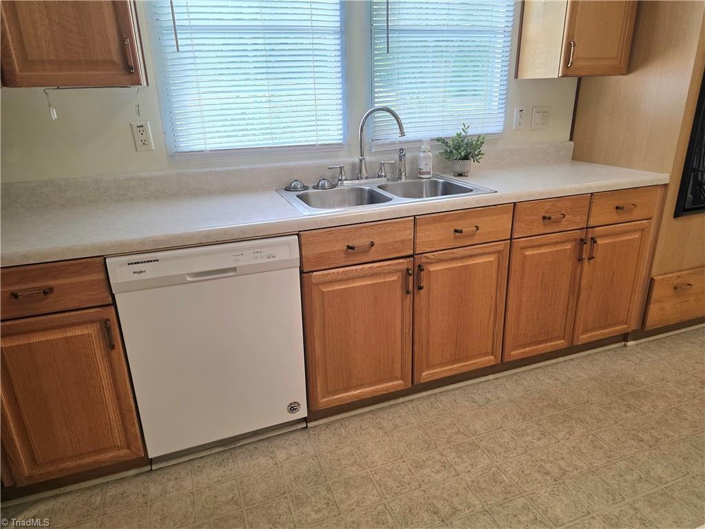 1991 Hedrick Mill Road Lexington, NC 27292 - Photo 9 of 17 Kitchen
