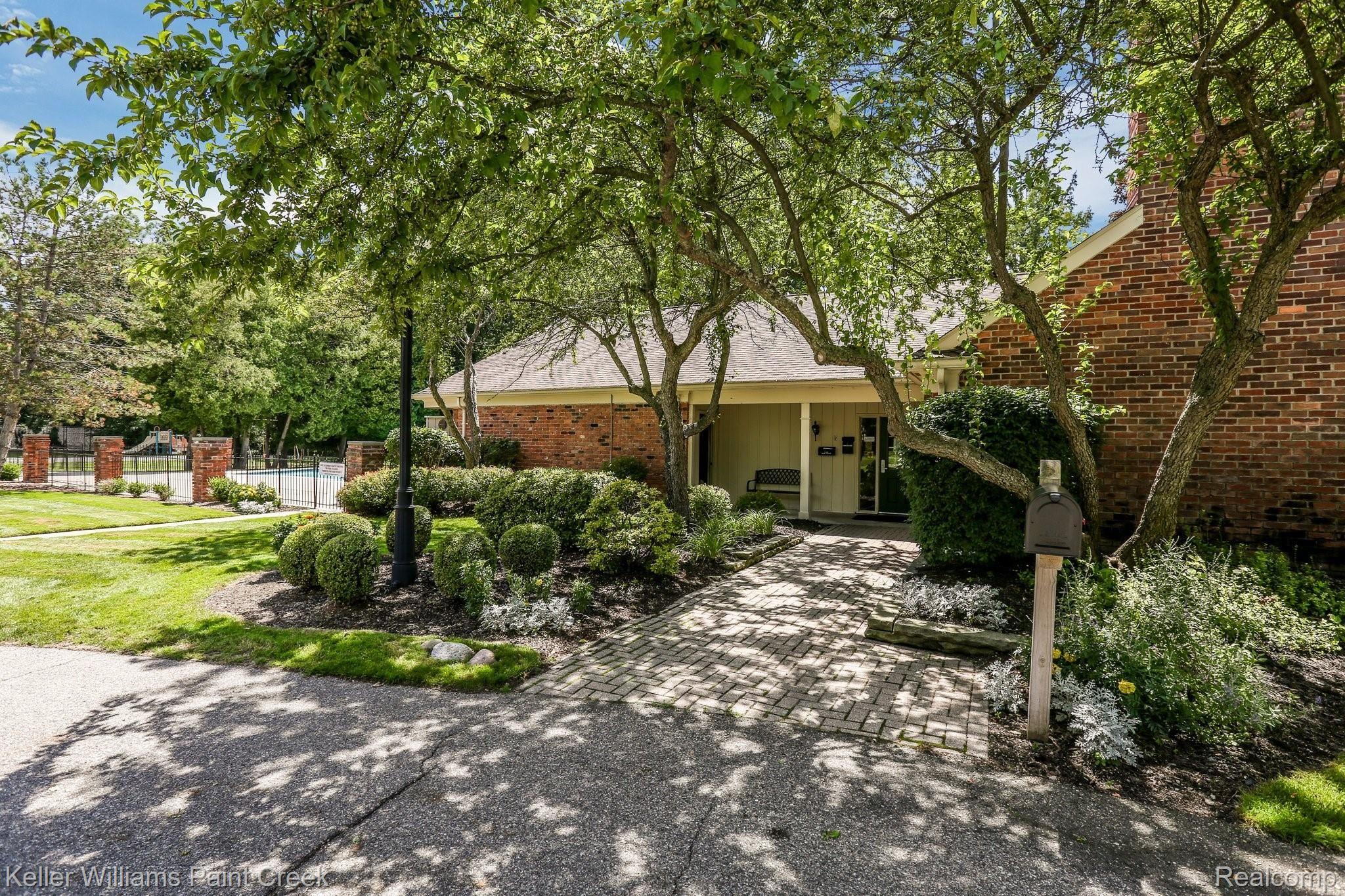 1286 Brook Lane Rochester, MI 48306 - Photo 24 of 30 1286+Brook+Ln+Rochester+Hills-32-web.jpg