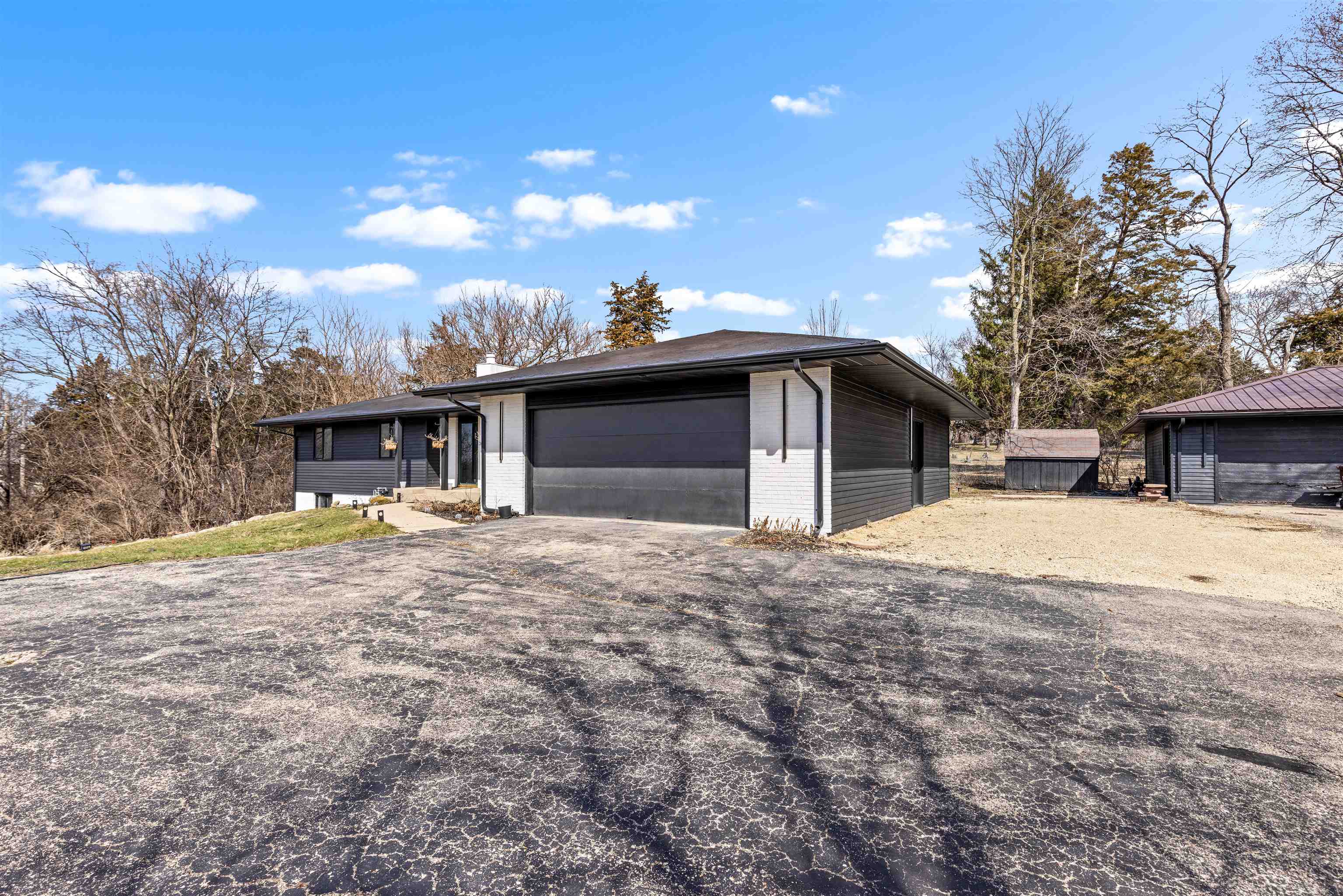 7010 Prairie Hill Road South Beloit, IL 61080 - Photo 2 of 21
